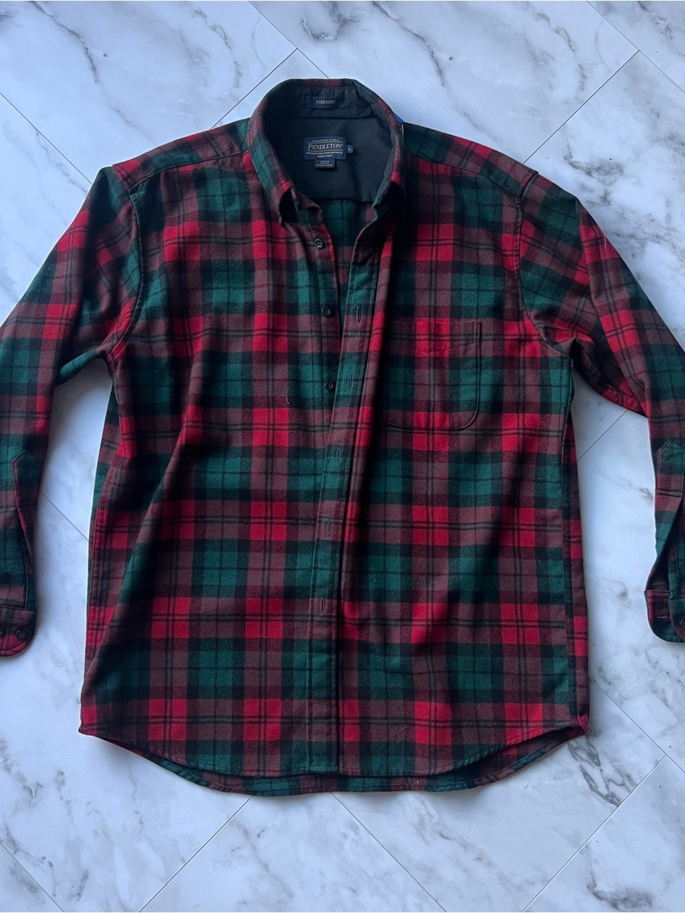 Pendleton Red and Green Plaid Button-Down Shirt Mens Large 100% Virgin Wool